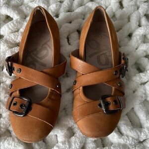 OTBT Park Hills Mary Jane leather flats. Size 6